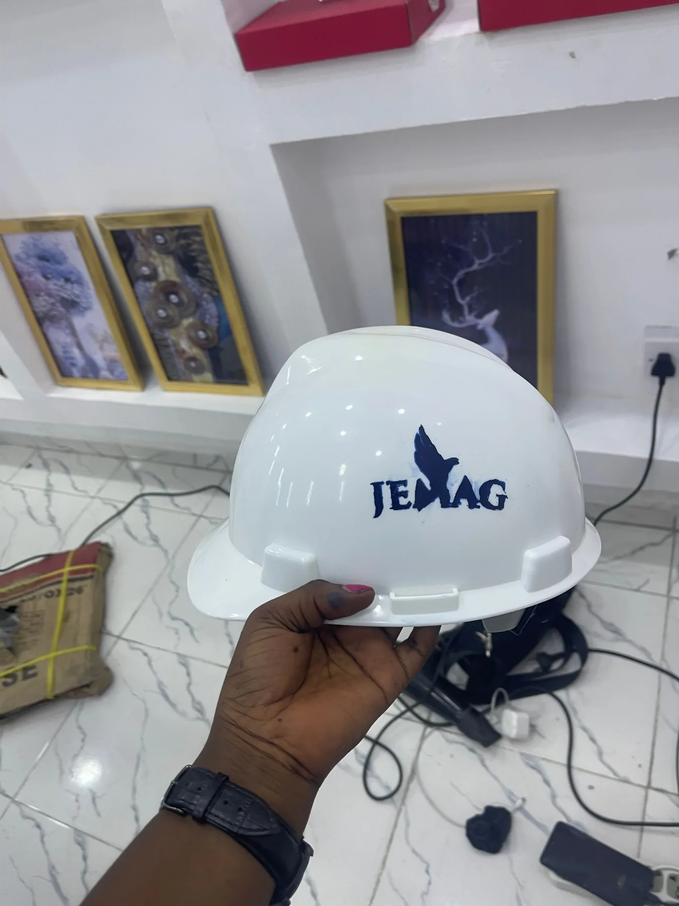 White hard hat with a printed brand mark